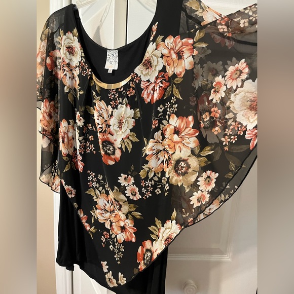 Black Sheath Top w/ Floral overlay in Peach and other tones. Metal collar piece. - Picture 4 of 4